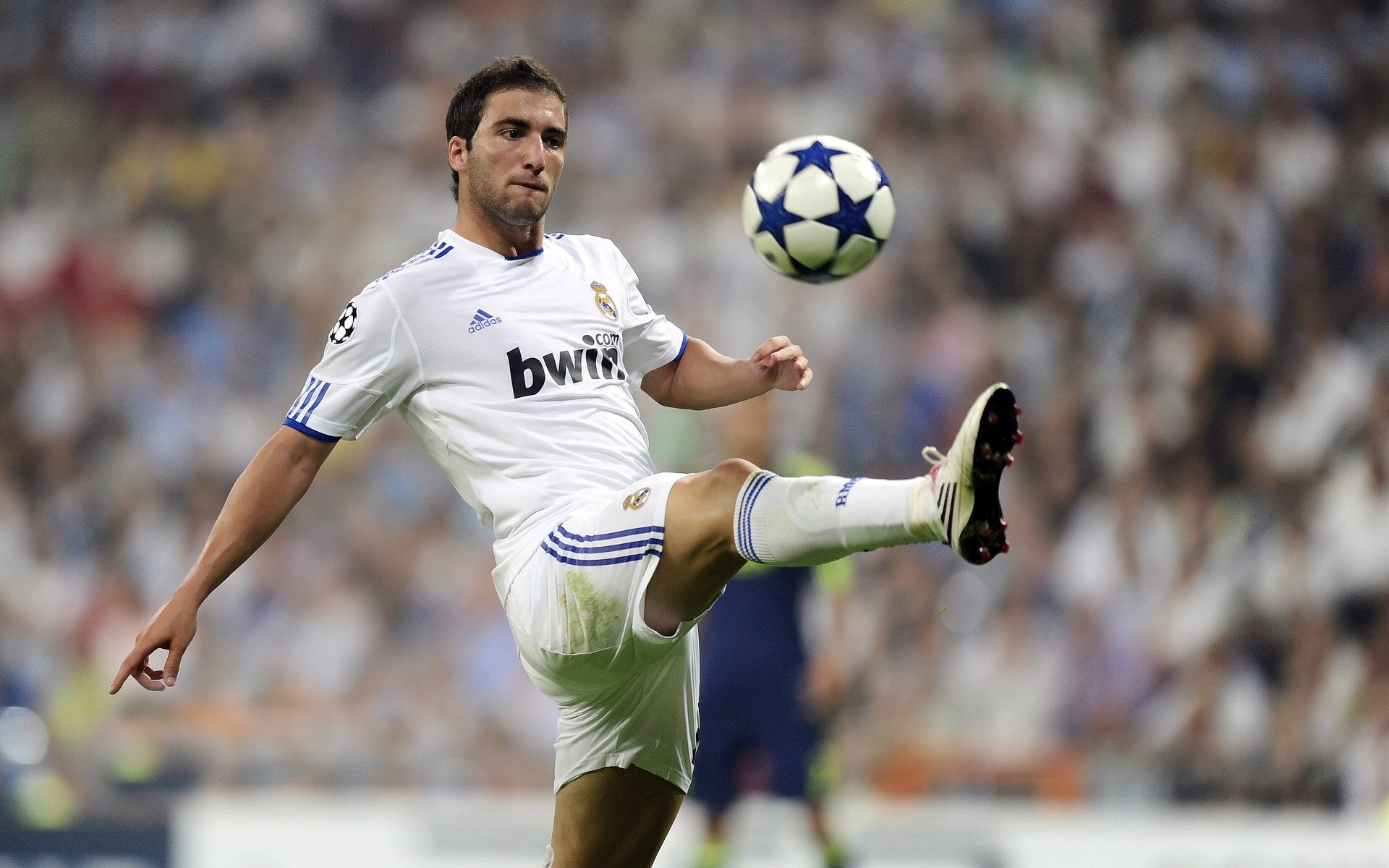 开云体育登录网站入口-“意甲争冠局势紧张，豪门明星纷纷发光发热”，意甲十大球星